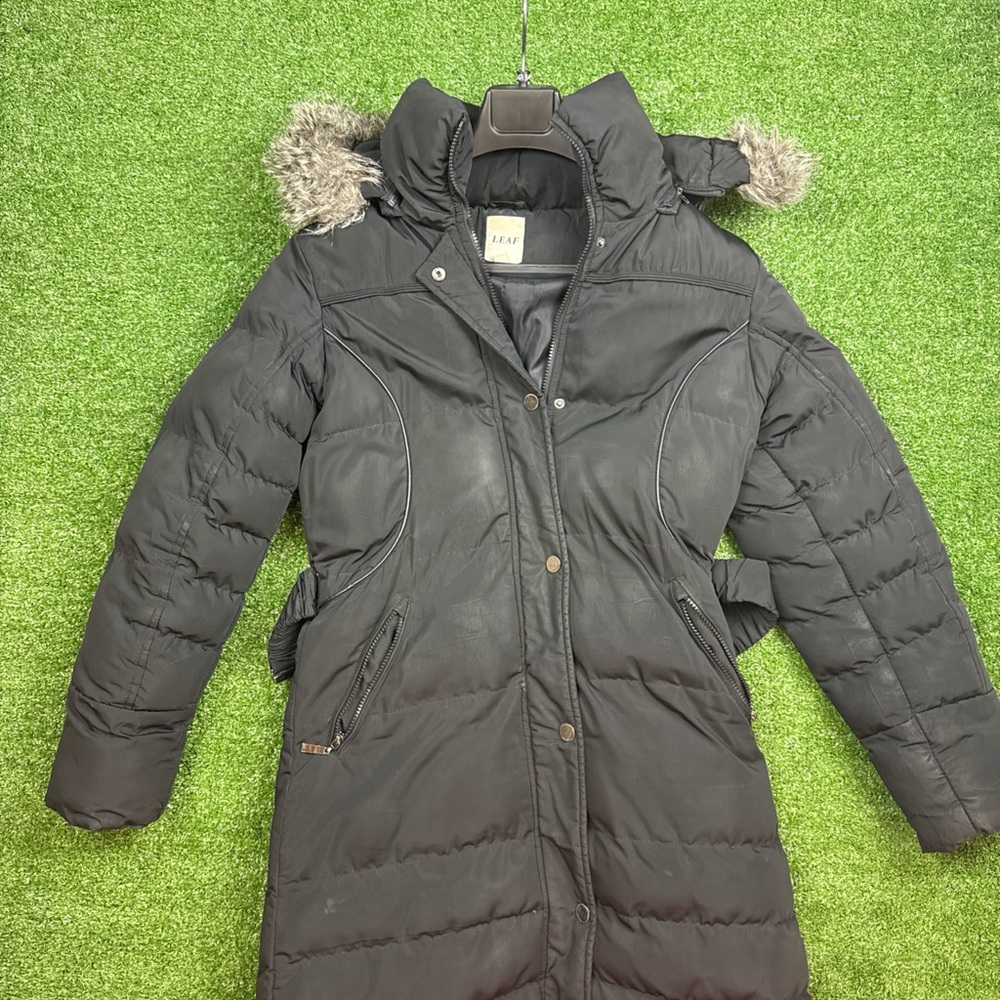 Elegant Black Puffer Coat with Faux Fur Hood